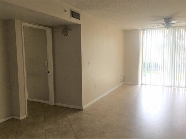 Building Photo - 7912 Sonoma Springs Cir