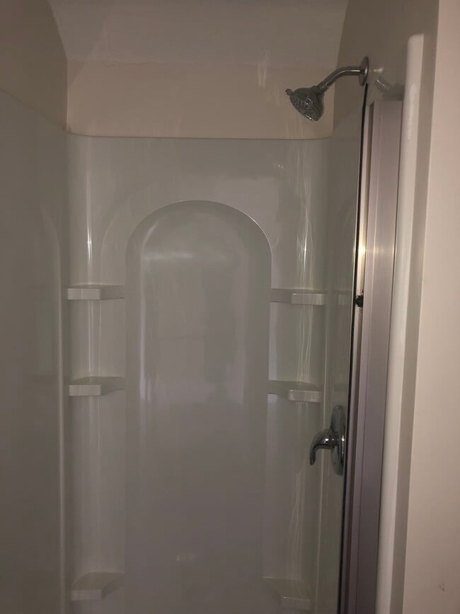 Shower - 610 S Washington St