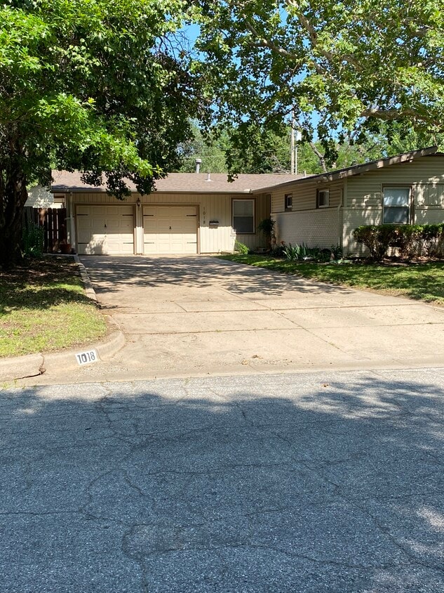 Primary Photo - 1018 N Kevin Rd