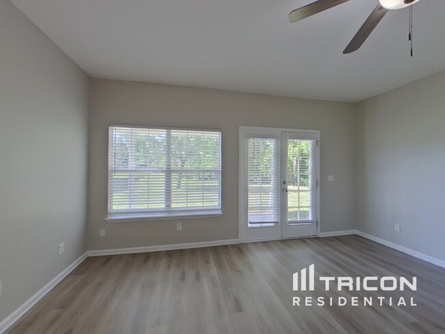 Foto del edificio - 582 Summer Breeze Dr N
