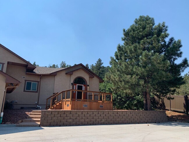 Foto del edificio - Beautifully updated home on 5 acres