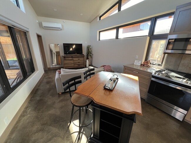 Building Photo - 486 Red River Loop