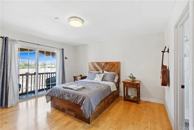Bedroom - 37 E Howard St