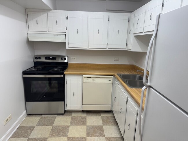 Building Photo - 700 Perrie Dr