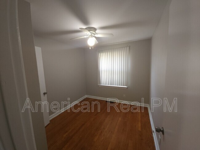 Building Photo - 10235 Cabot Dr