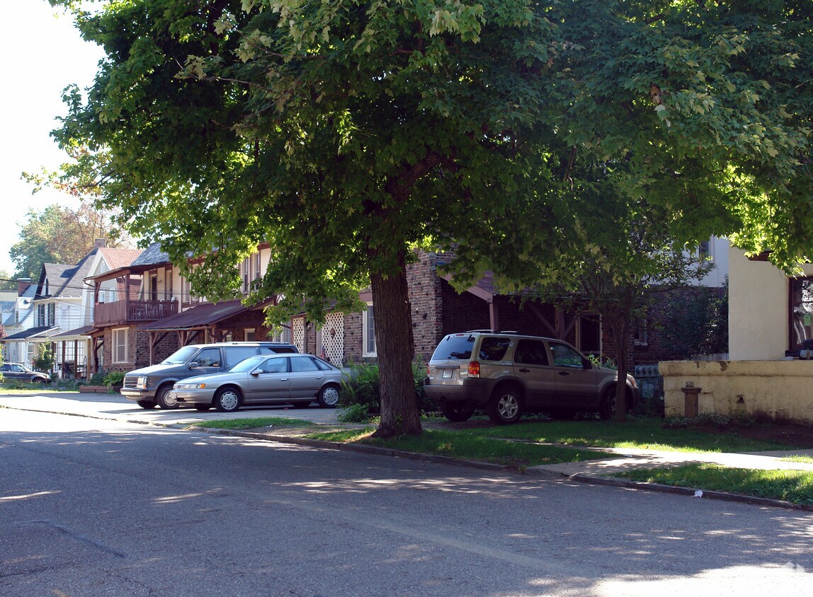 Foto del edificio - 829-837 Wellman Ave SE