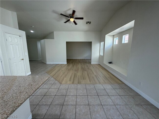 Building Photo - 513 Lava Beds Way