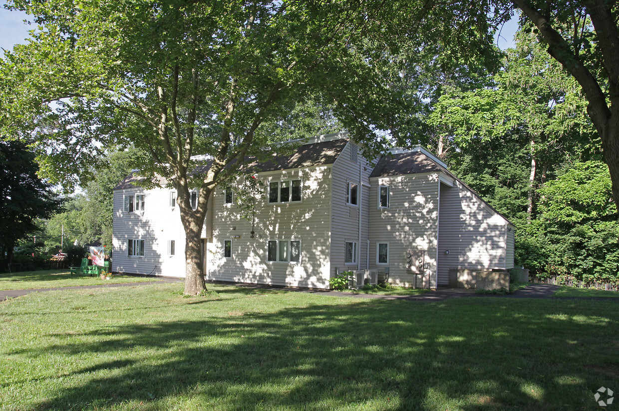 Building Photo - Dicaprio-Forgione Terrace