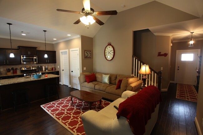 Building Photo - Overhill Court Available in March!