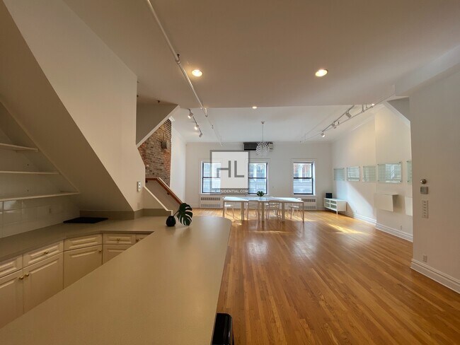 Building Photo - 4 BOND STREET