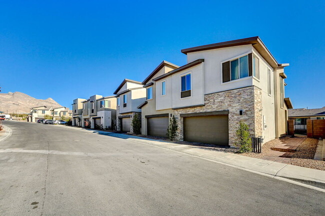 Building Photo - 634 Infinity Rdg St