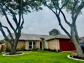 Building Photo - 1702 Grand Park Dr