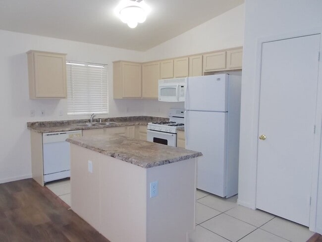 Foto del edificio - Charming Single-Story Home with 3 Bedrooms...