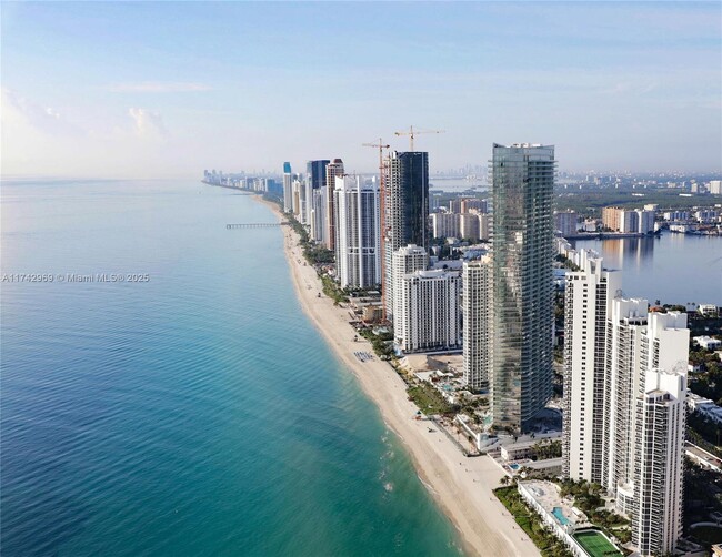 Foto del edificio - 18975 Collins Ave