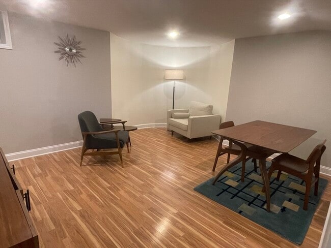 Building Photo - 25 William Jackson Ave