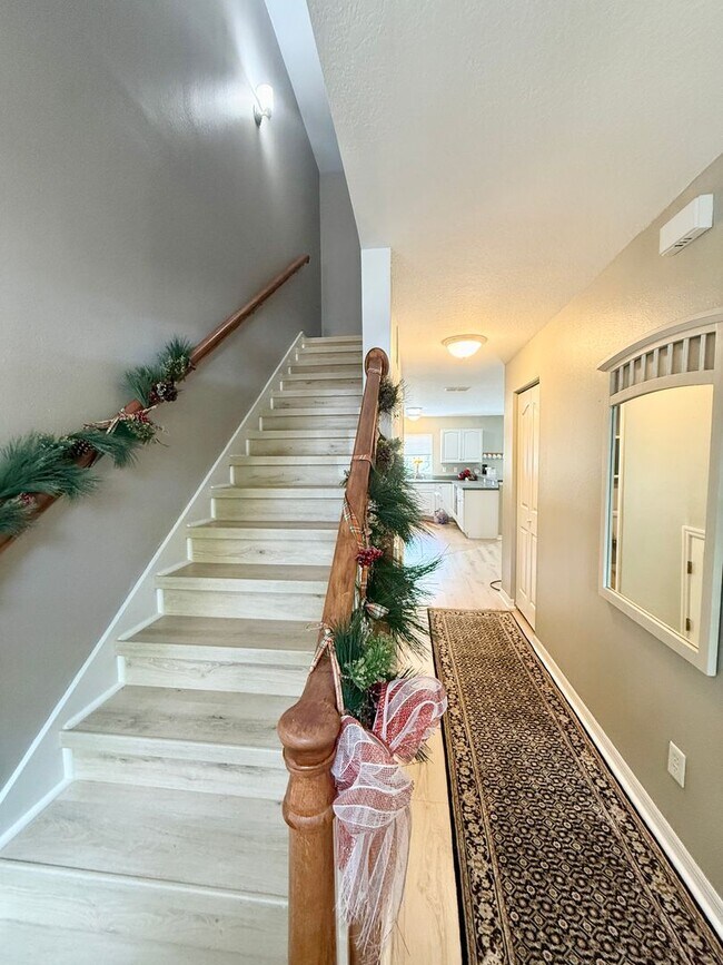 Foto del edificio - 3/2.5/1 Townhome blocks from Downtown