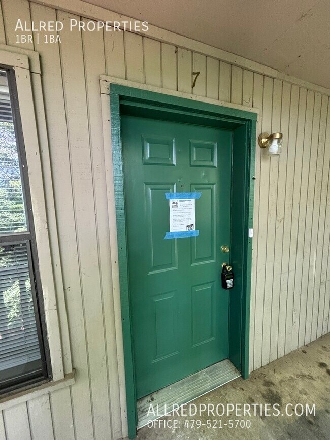 Foto del edificio - 1390 W Wedington Dr