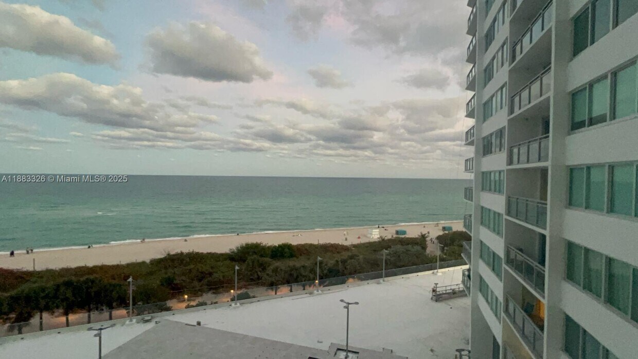 Foto principal - 7135 Collins Ave