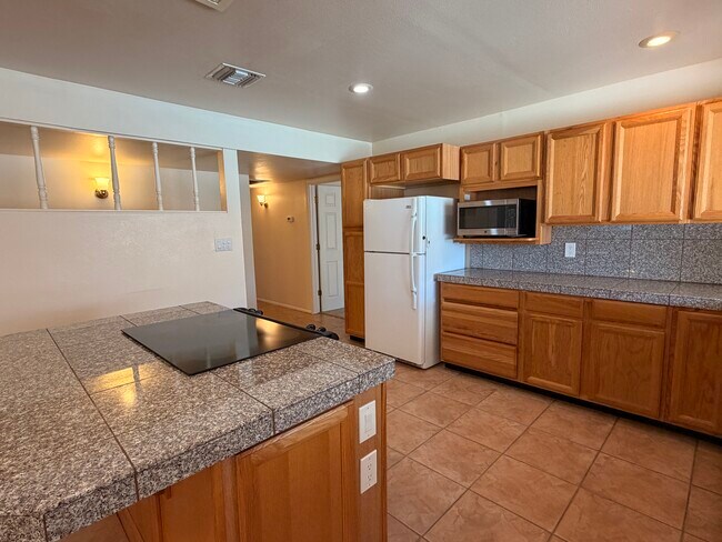 Foto del edificio - 2163 E Manhatton Dr