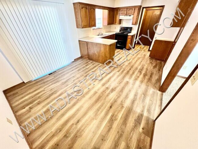 Foto del edificio - Affordable Duplex in Blue Valley School District-Available NOW!!