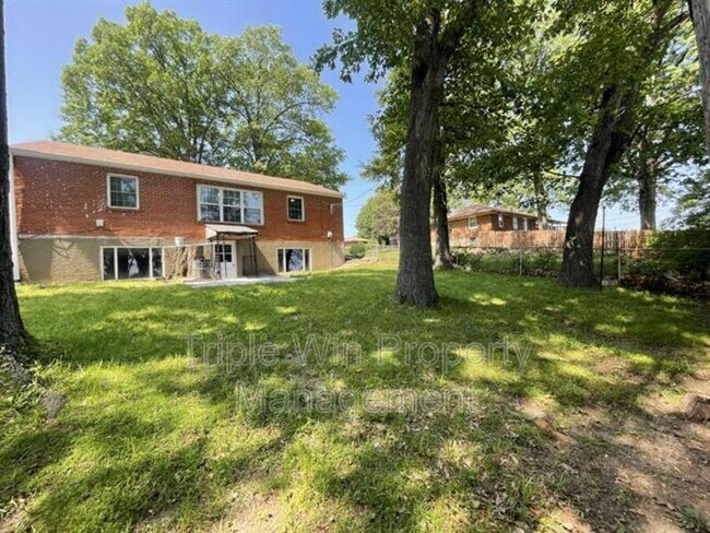 Building Photo - 7117 Forest Hill Dr