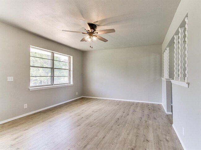 Foto del edificio - 502 N Oak St