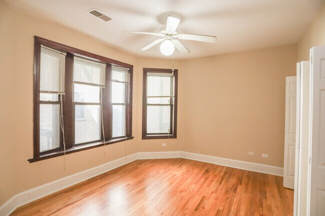 Foto del edificio - 3702 N Sheffield Ave