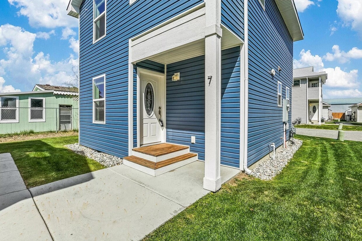 Primary Photo - 7125 N Crestline St