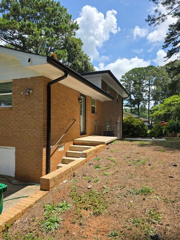 Building Photo - 2138 Kilarney Rd