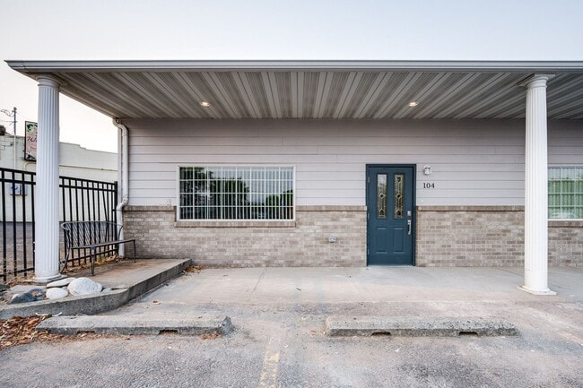 Building Photo - Windermere Plaza