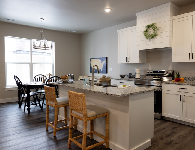 Building Photo - Refined 3-Bedroom Townhome in Sugar City | Spacious Layout, 2-Car Garage & Modern Finishes