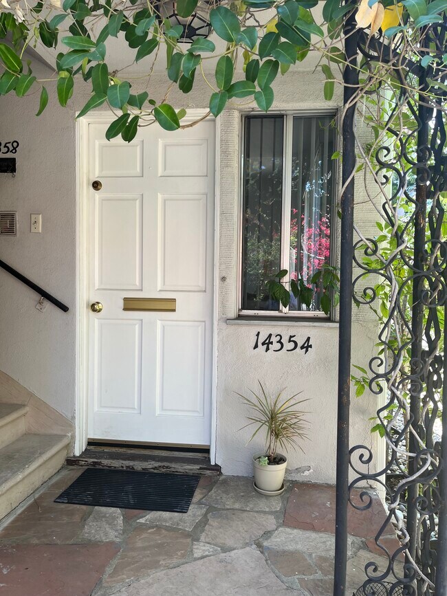 Foto del edificio - 14354 Chandler Blvd