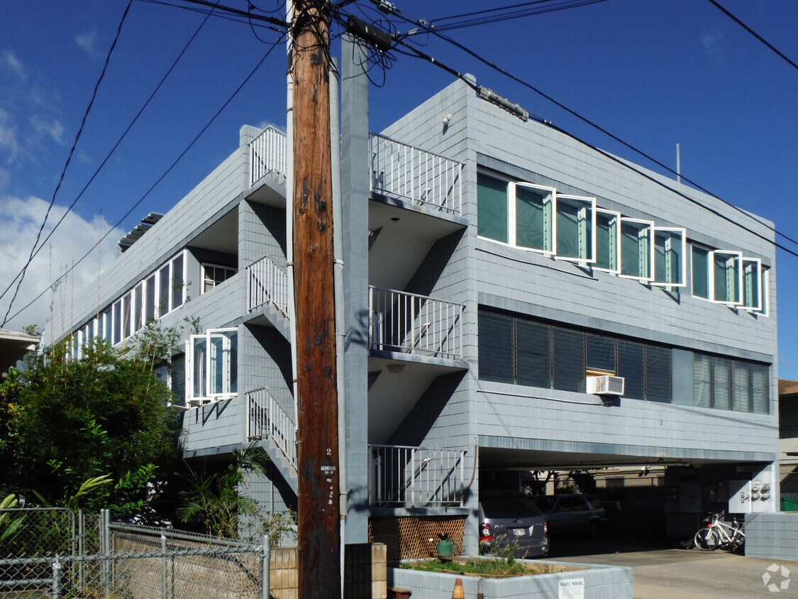 Primary Photo - 2618 Maunawai Pl