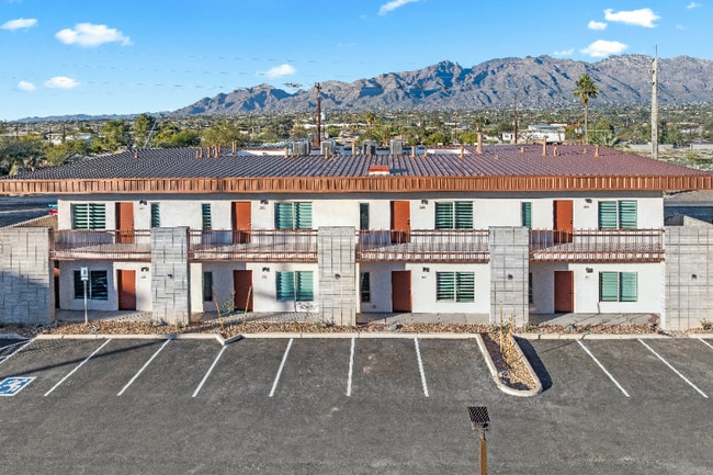 Building Photo - 3820 E Fort Lowell Rd