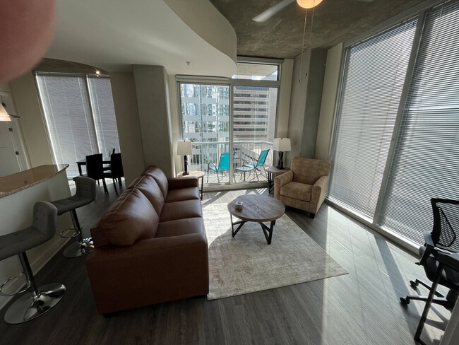 Foto del edificio - 415 S Mint St