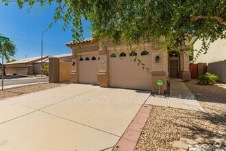 Building Photo - 10652 W Coronado Rd