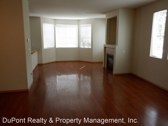 Building Photo - 3 br, 2.5 bath House - 2320 Simmons Street...