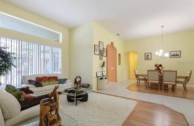 Foto del edificio - 8357 Golden Prairie Dr