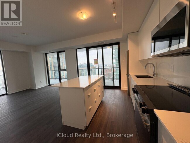 Photo du bâtiment - 2075 Lakeshore Rd.