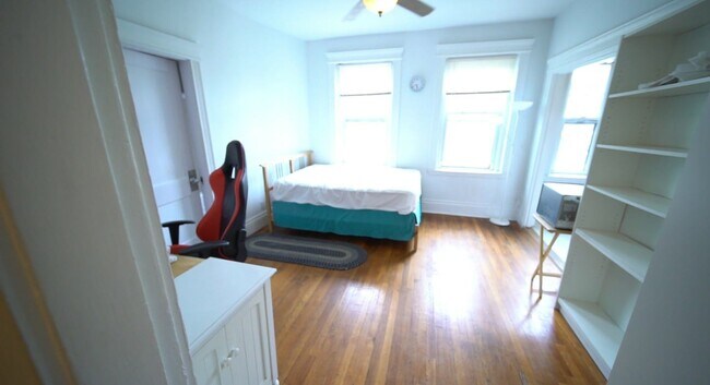 Building Photo - 31 Queensberry St