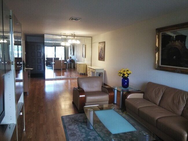 Foto del edificio - 9249 Kennedy Blvd