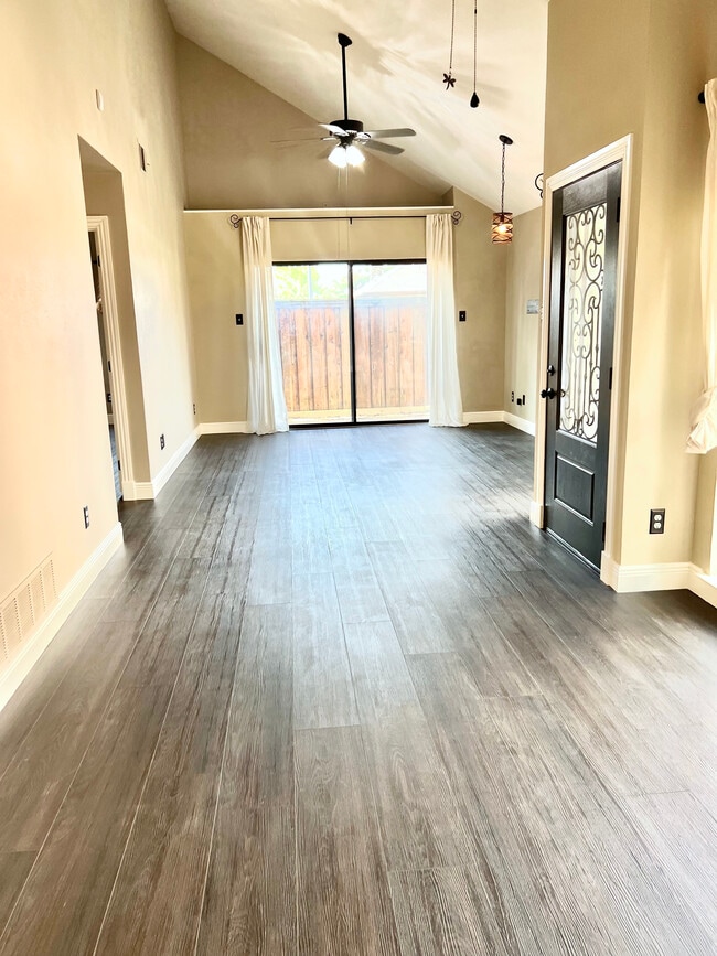 Building Photo - 4025 Rive Ln