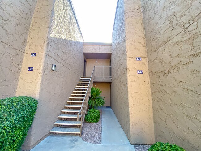 Foto del edificio - 8256 E Arabian Trail