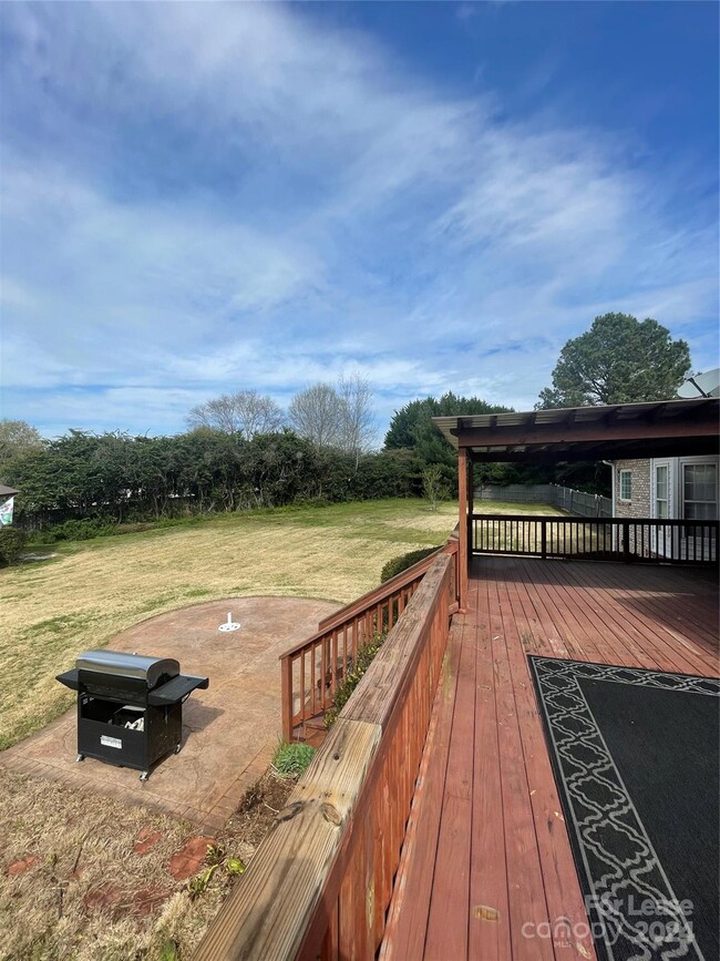 Building Photo - 616 Rustling Winds Dr