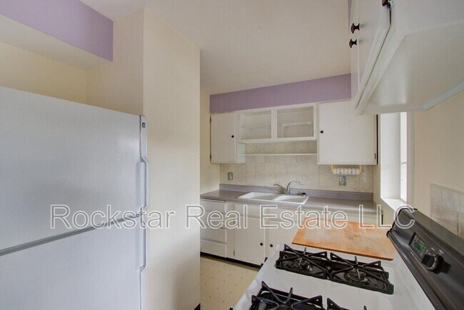 Building Photo - 6011 N Forest Blvd