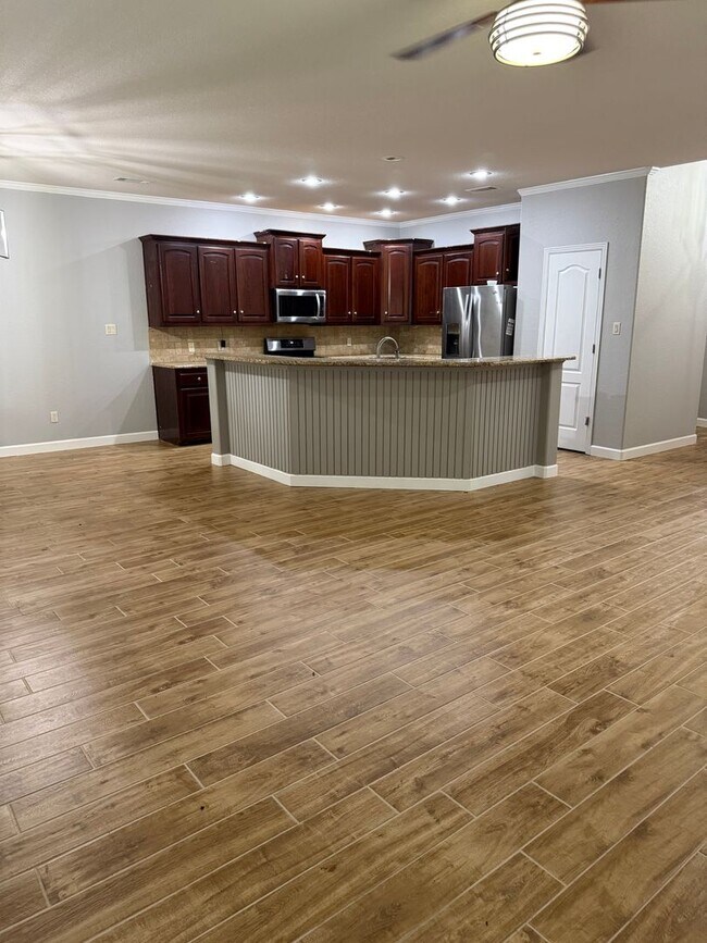 Foto del edificio - 6314 Ironwood Ln