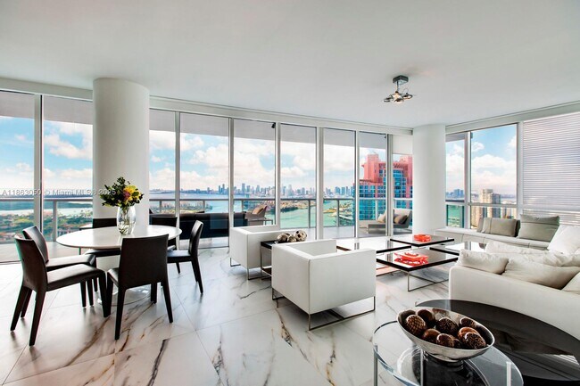 Foto del edificio - 100 South Pointe Dr
