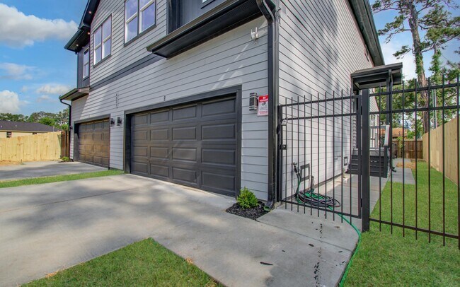 Foto del edificio - 6531 Rosemary Ln