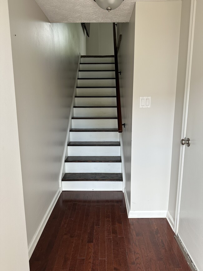 Building Photo - 5035 Hamilton Dr