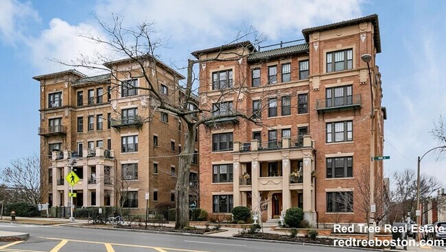 Building Photo - 452 Park Dr